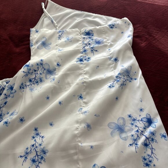 Lucy in the Sky Dress Size Medium - Picture 4 of 5